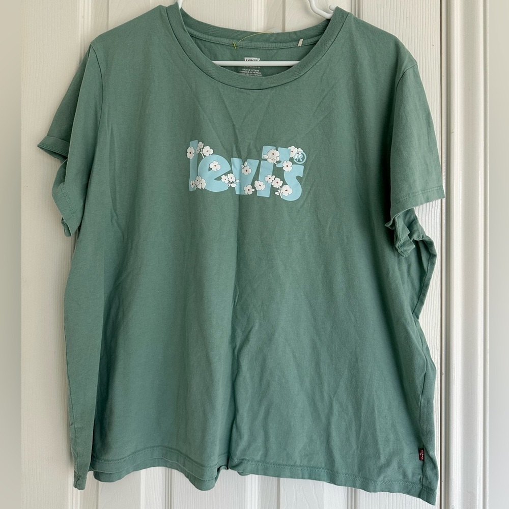 Levi's LE SS TEE women's green t-shirt with a floral logo print. Size 2XL - Picture 1 of 7